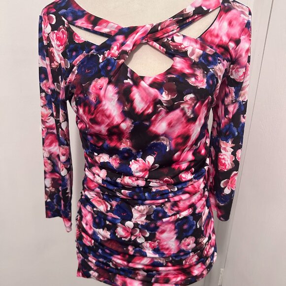 Jennifer Lopez Ruched Floral Top - Picture 2 of 3